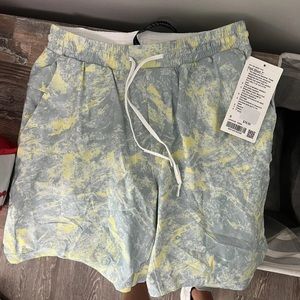 Lululemon NWT Size Small Pool Short 7” Multi Color Swim Shorts
